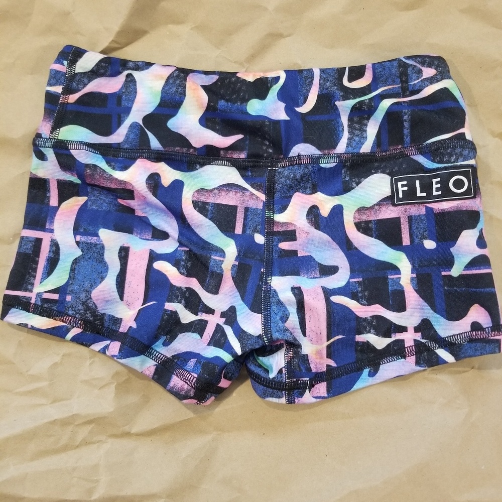 Holographic Fleos